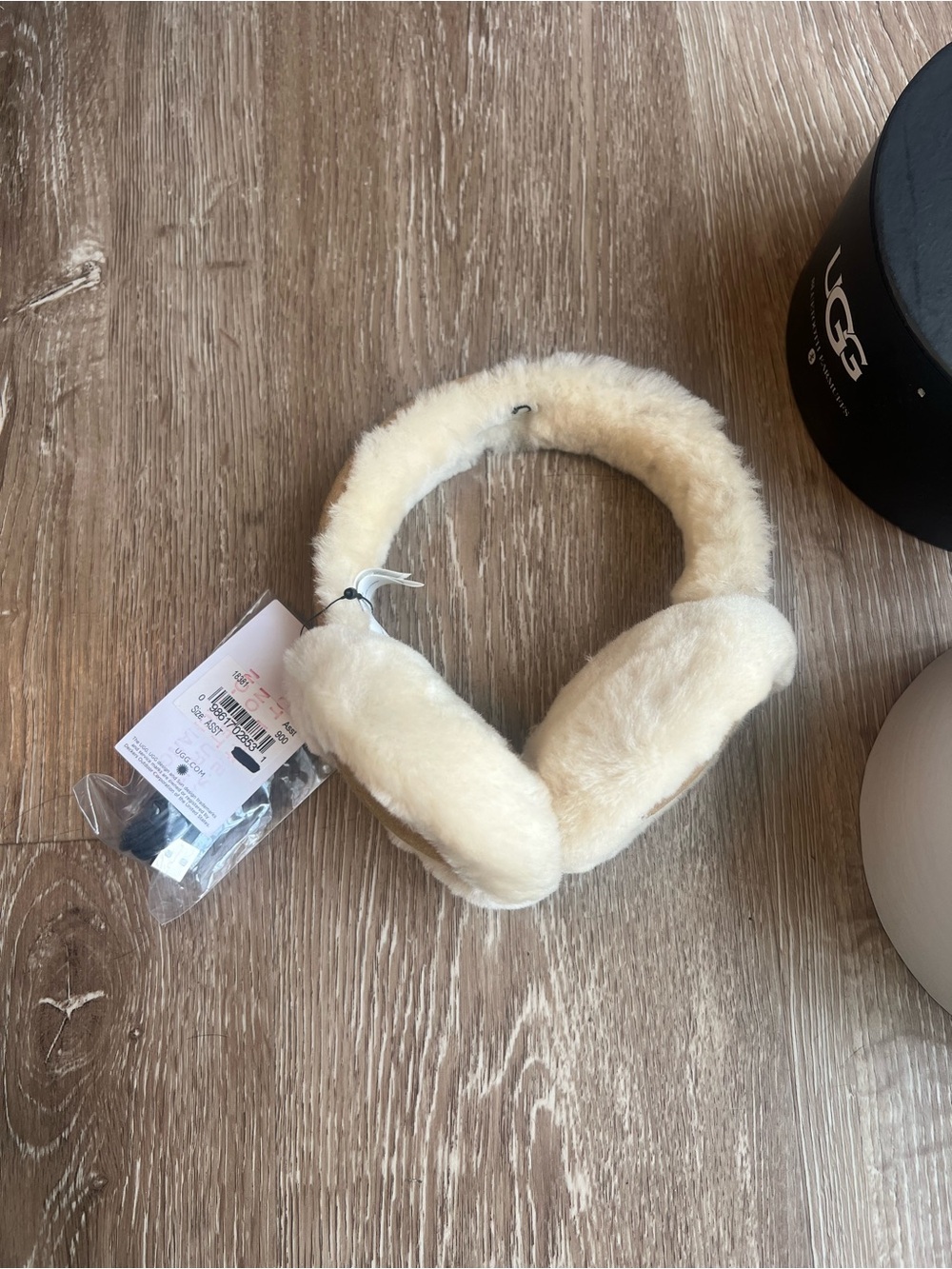 UGG Sheepskin Bluetooth Earmuffs Chestnut/Cream Wireless Headphones BNWT in box